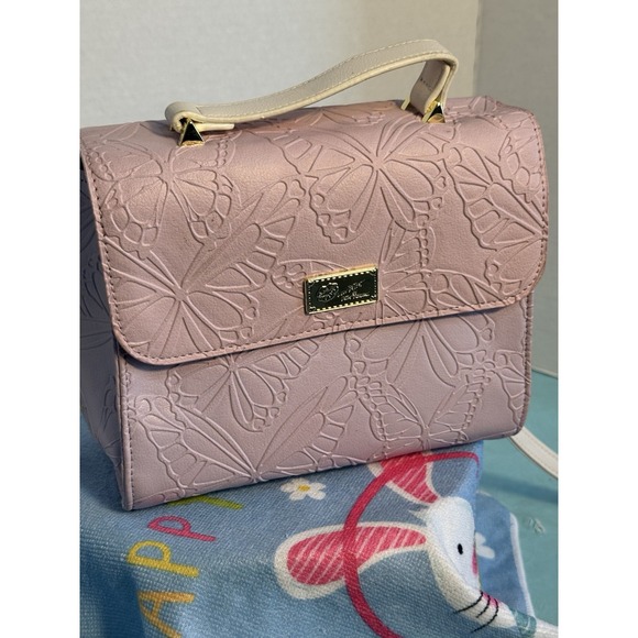 Betsey Johnson Handbags - Pre-Owned Betsey Johnson Luv‎ Crossbody Quilted Purse Excellent Condition